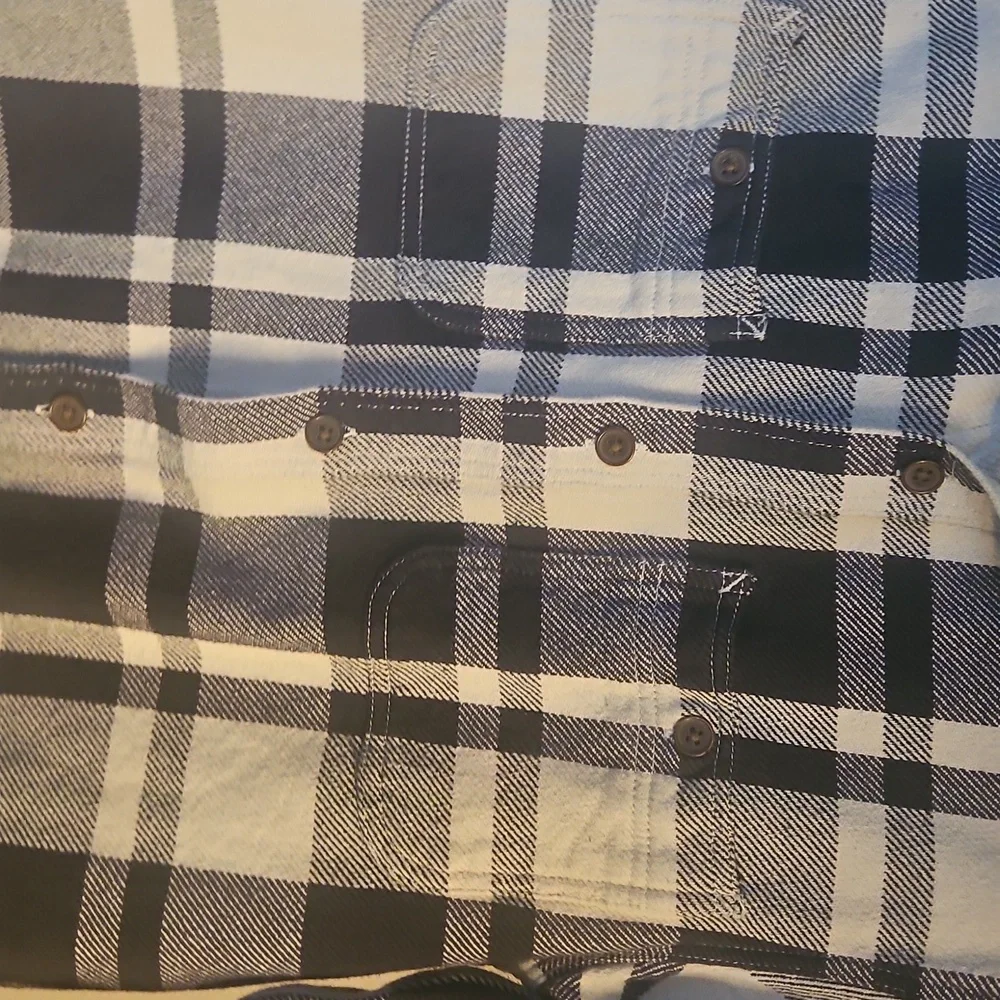 Men's Black and White Plaid Flannel Size Small - Picture 3 of 3